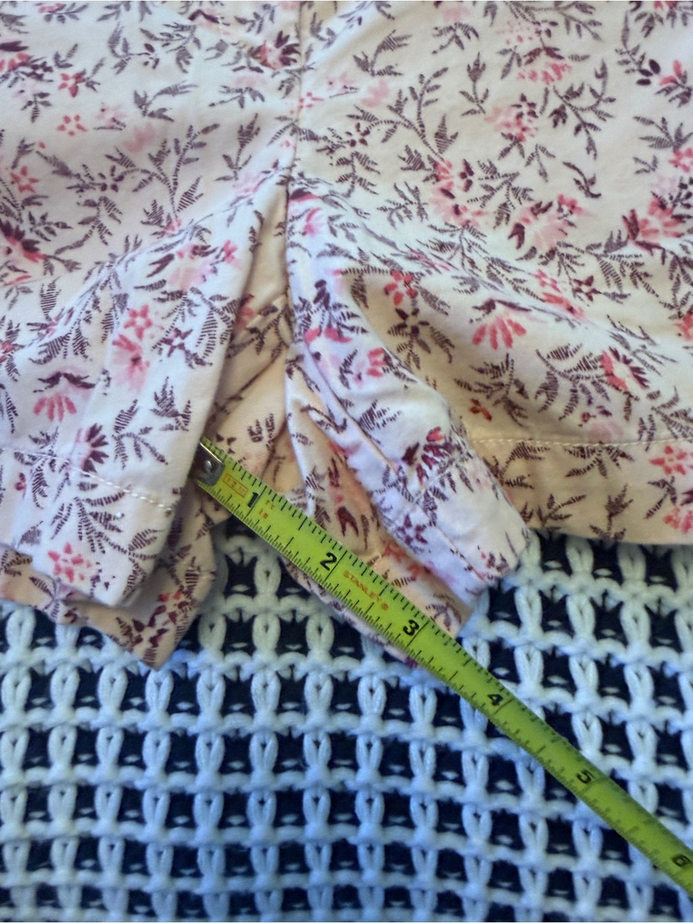 LOFT Ann Taylor floral print women's shorts in a pink color size 6 - Picture 4 of 8